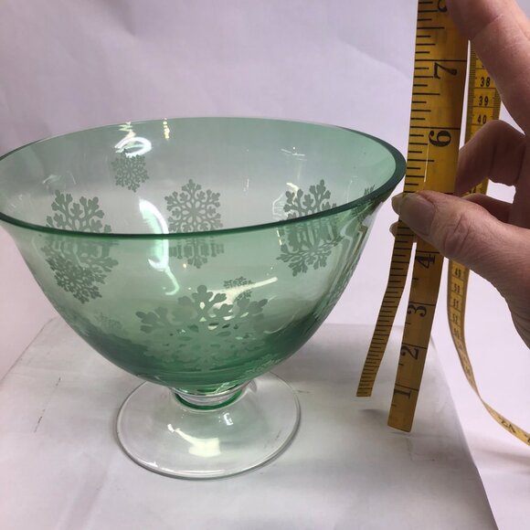 Vintage Green Emerald Glass Snowflake Pattern Footed Bowl Candy Dish - Picture 8 of 10